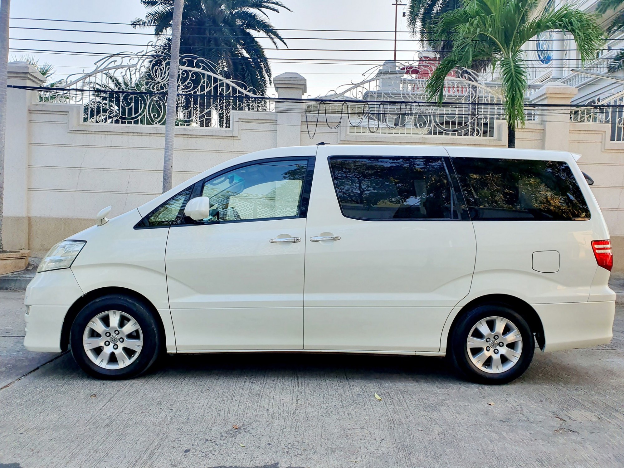 Toyota Alphard ปี 2007 สีขาว