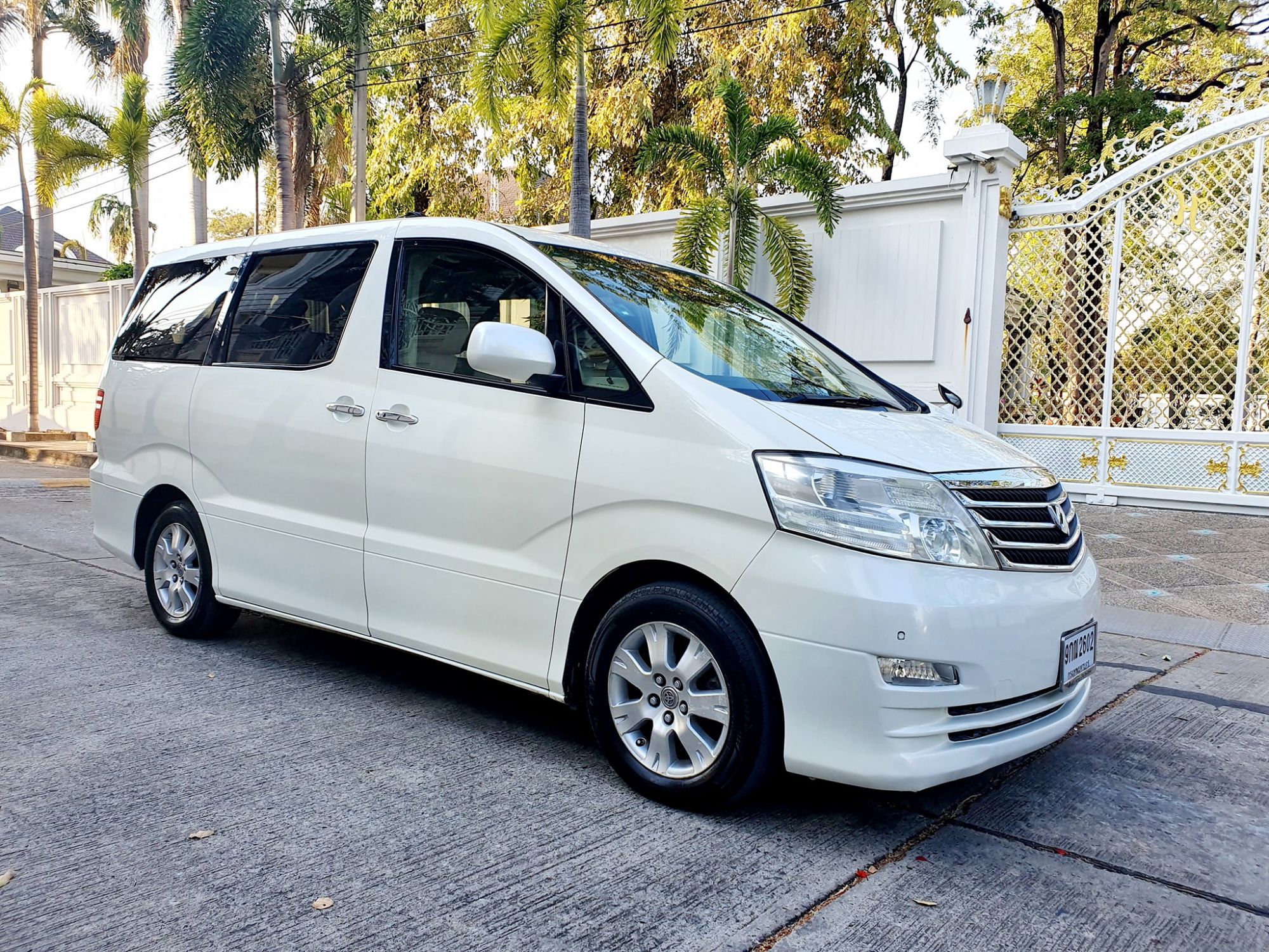 Toyota Alphard ปี 2007 สีขาว