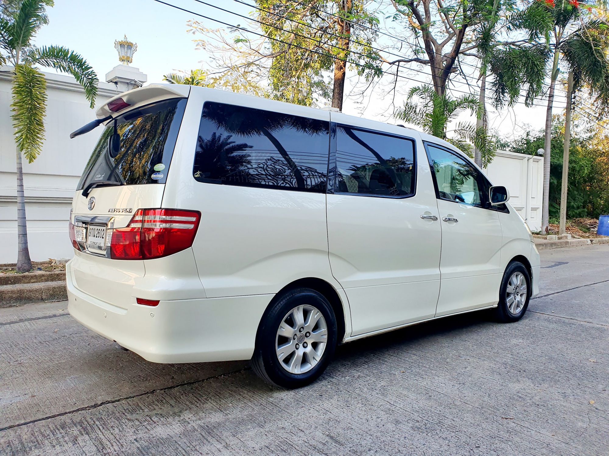 Toyota Alphard ปี 2007 สีขาว