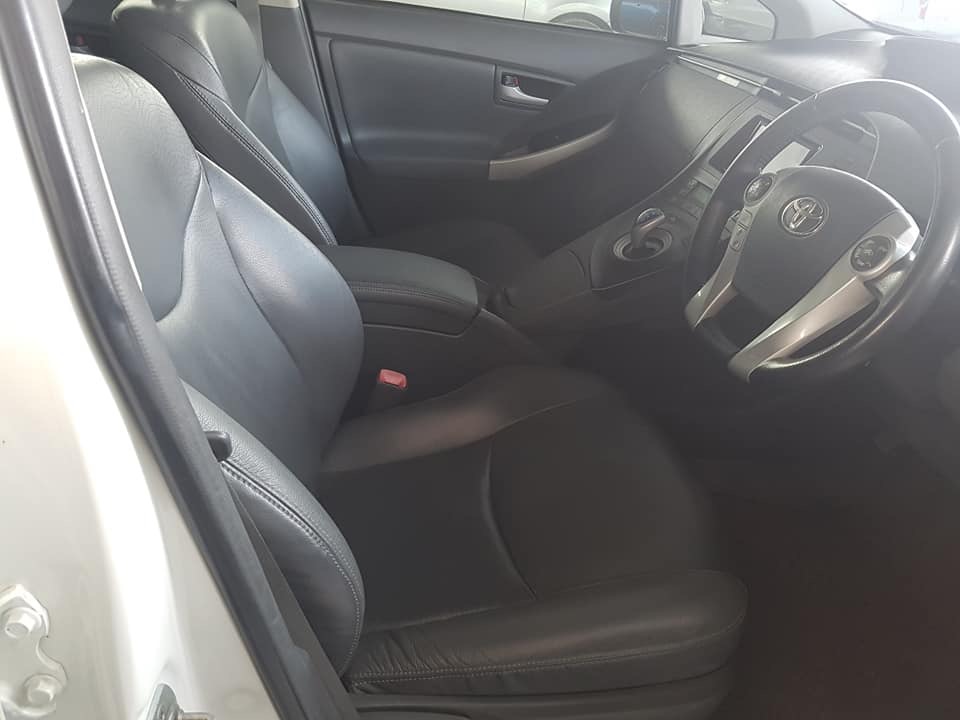 Toyota Prius ปี 2011 สีขาว (รูปที่ 8)