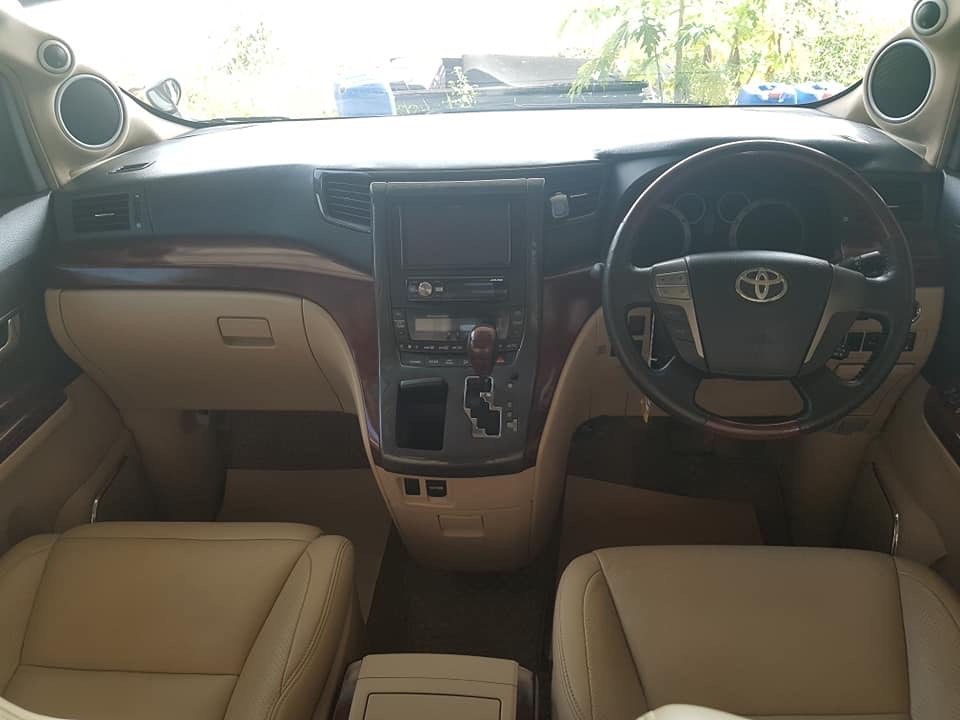 Toyota Alphard ปี 2009 สีขาว