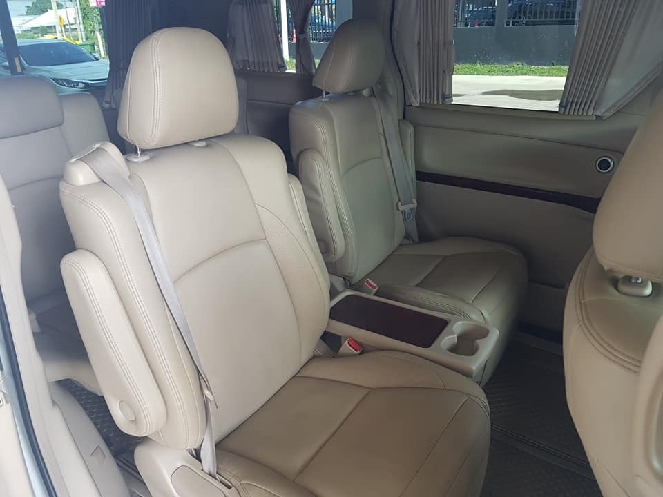 Toyota Alphard ปี 2009 สีขาว