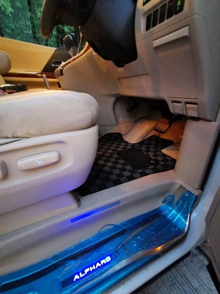 Toyota Alphard ปี 2010 สีขาว