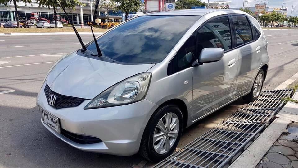 Honda Jazz GE ปี 2009 สีเงิน (รูปที่ 2)