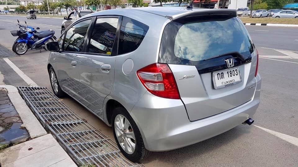 Honda Jazz GE ปี 2009 สีเงิน (รูปที่ 3)