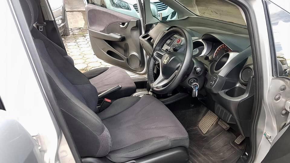 Honda Jazz GE ปี 2009 สีเงิน (รูปที่ 5)