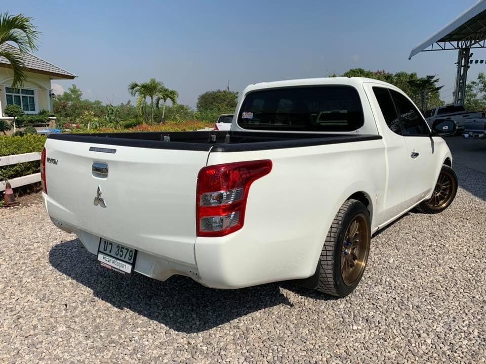 Mitsubishi Triton Mega cab ปี 2019 สีขาว