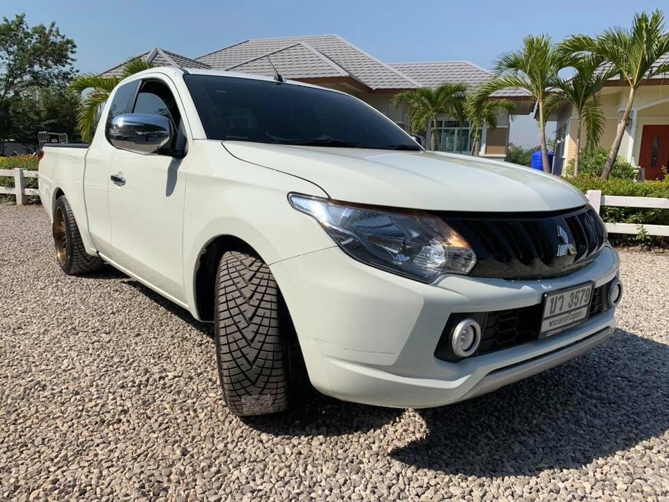 Mitsubishi Triton Mega cab ปี 2019 สีขาว