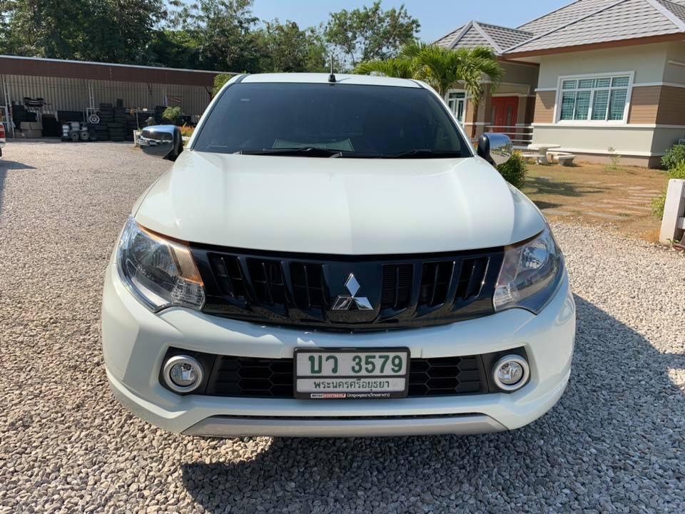 Mitsubishi Triton Mega cab ปี 2019 สีขาว