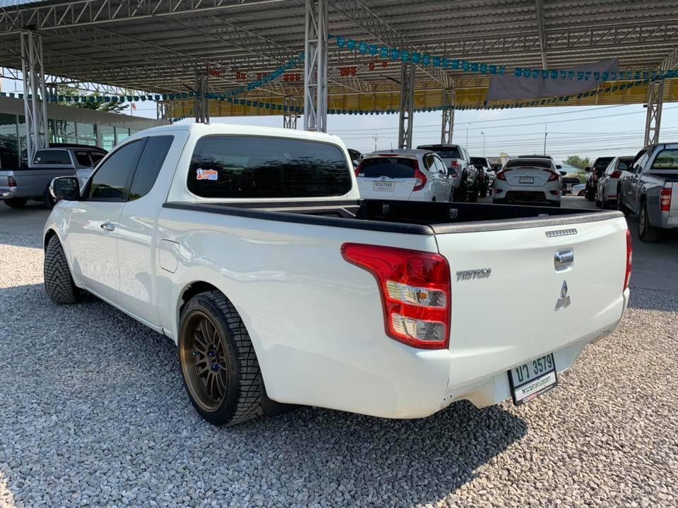 Mitsubishi Triton Mega cab ปี 2019 สีขาว