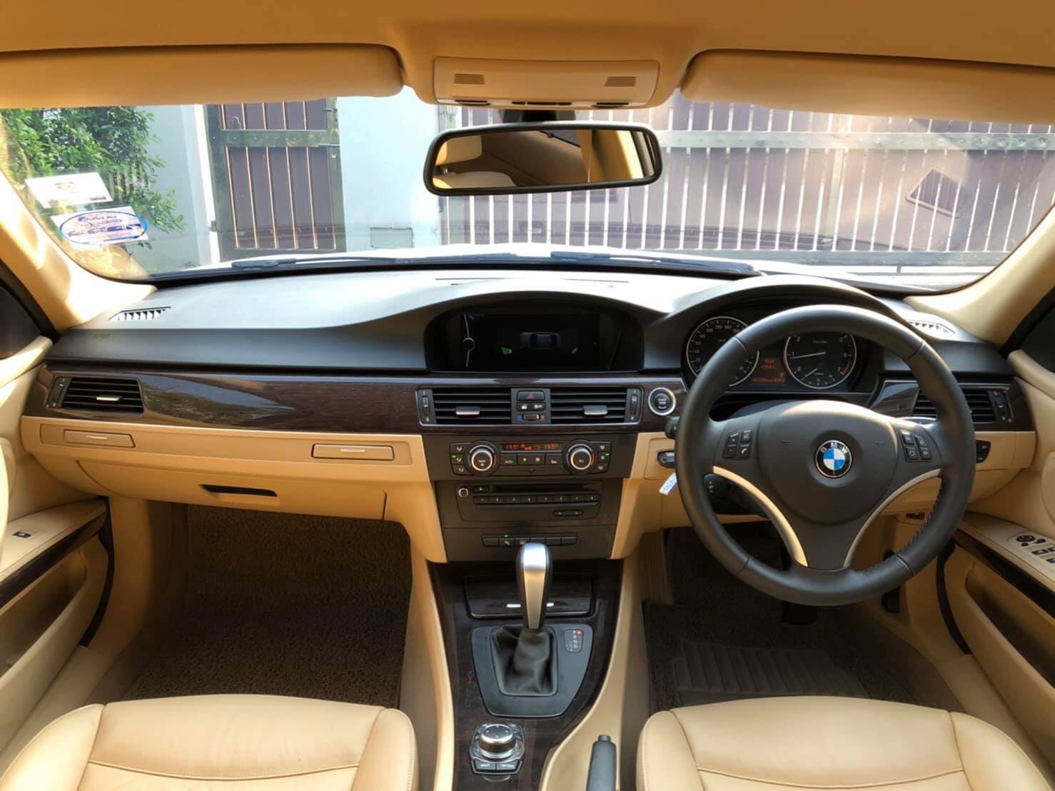 BMW 3 Series E90 320i ปี 2011 สีขาว (รูปที่ 8)