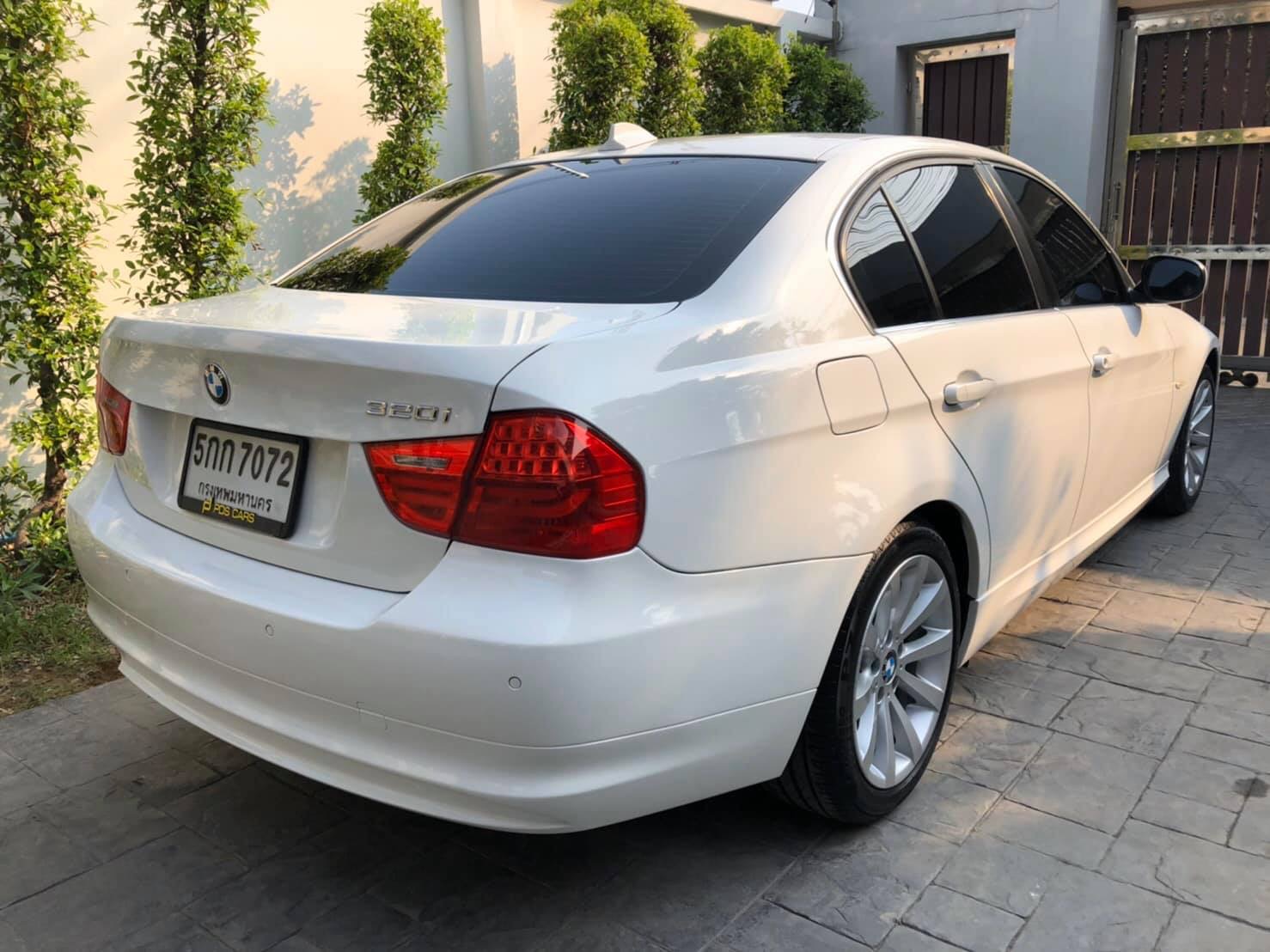 BMW 3 Series E90 320i ปี 2011 สีขาว (รูปที่ 4)