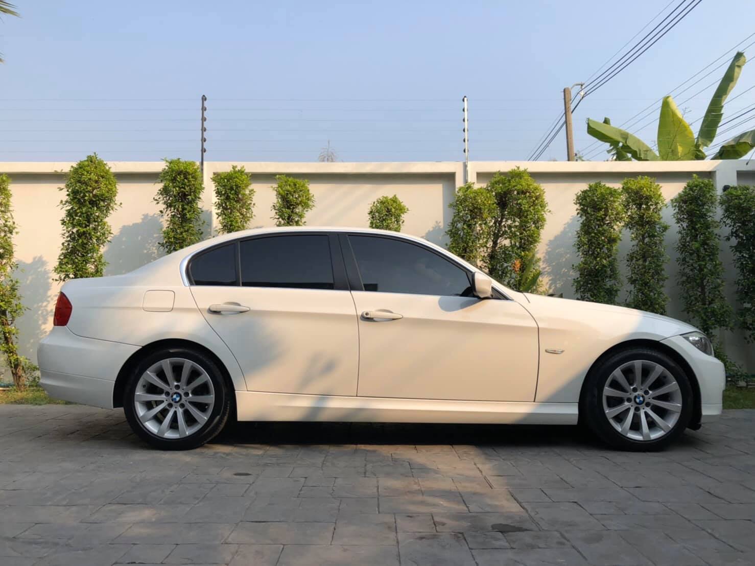BMW 3 Series E90 320i ปี 2011 สีขาว (รูปที่ 3)