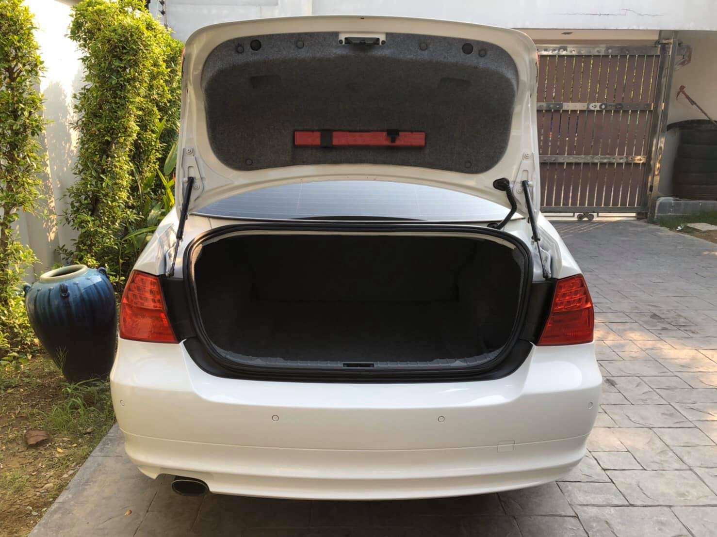 BMW 3 Series E90 320i ปี 2011 สีขาว (รูปที่ 11)