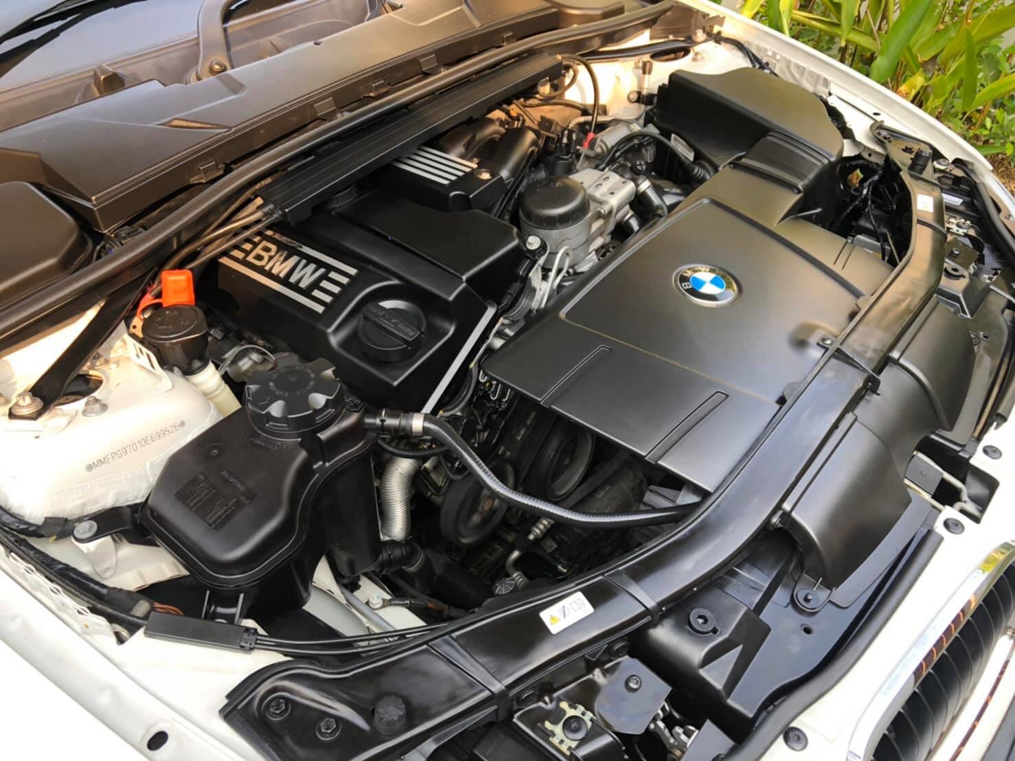 BMW 3 Series E90 320i ปี 2011 สีขาว (รูปที่ 12)