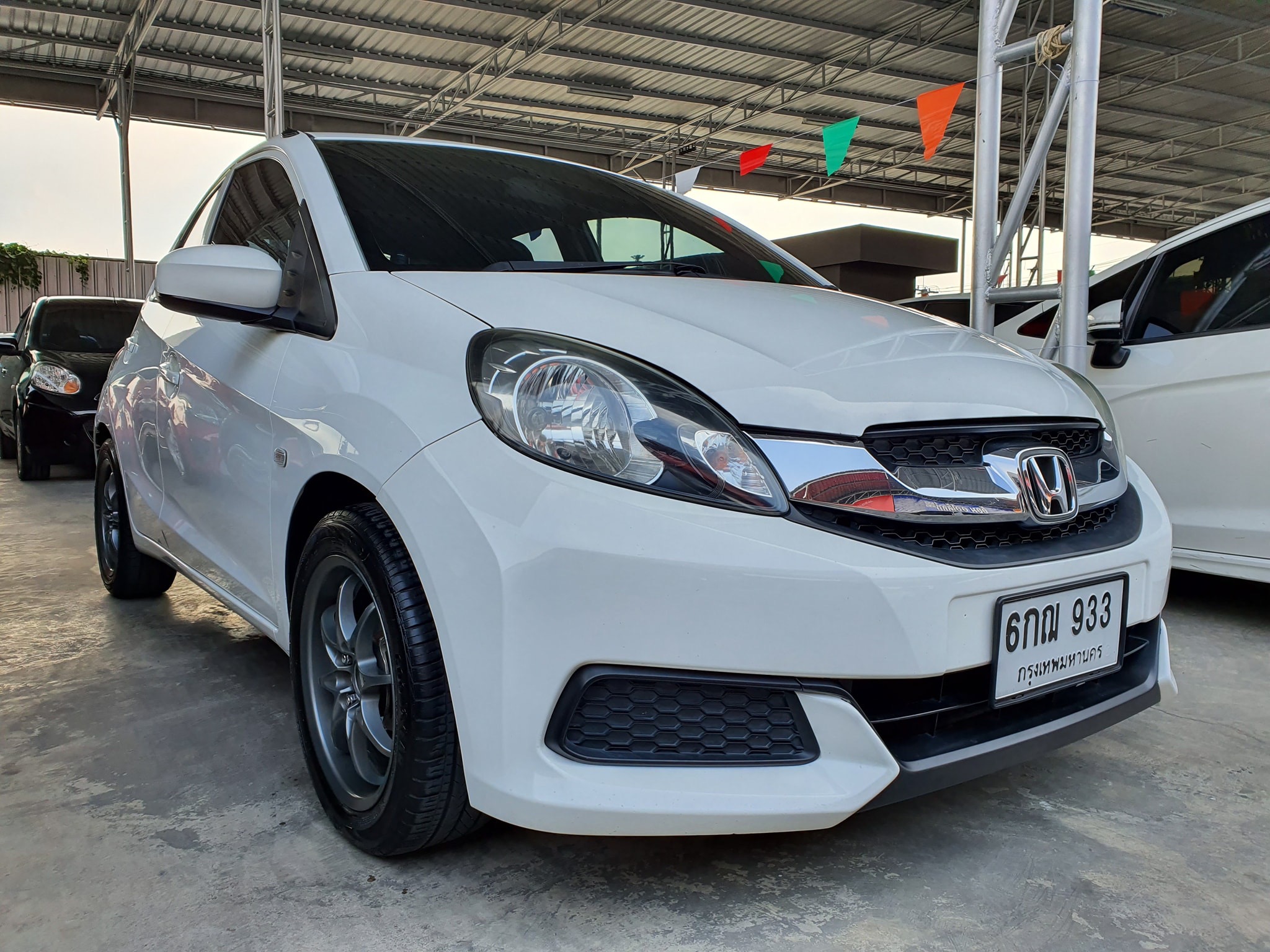 Honda Brio ปี 2013 สีขาว (รูปที่ 2)