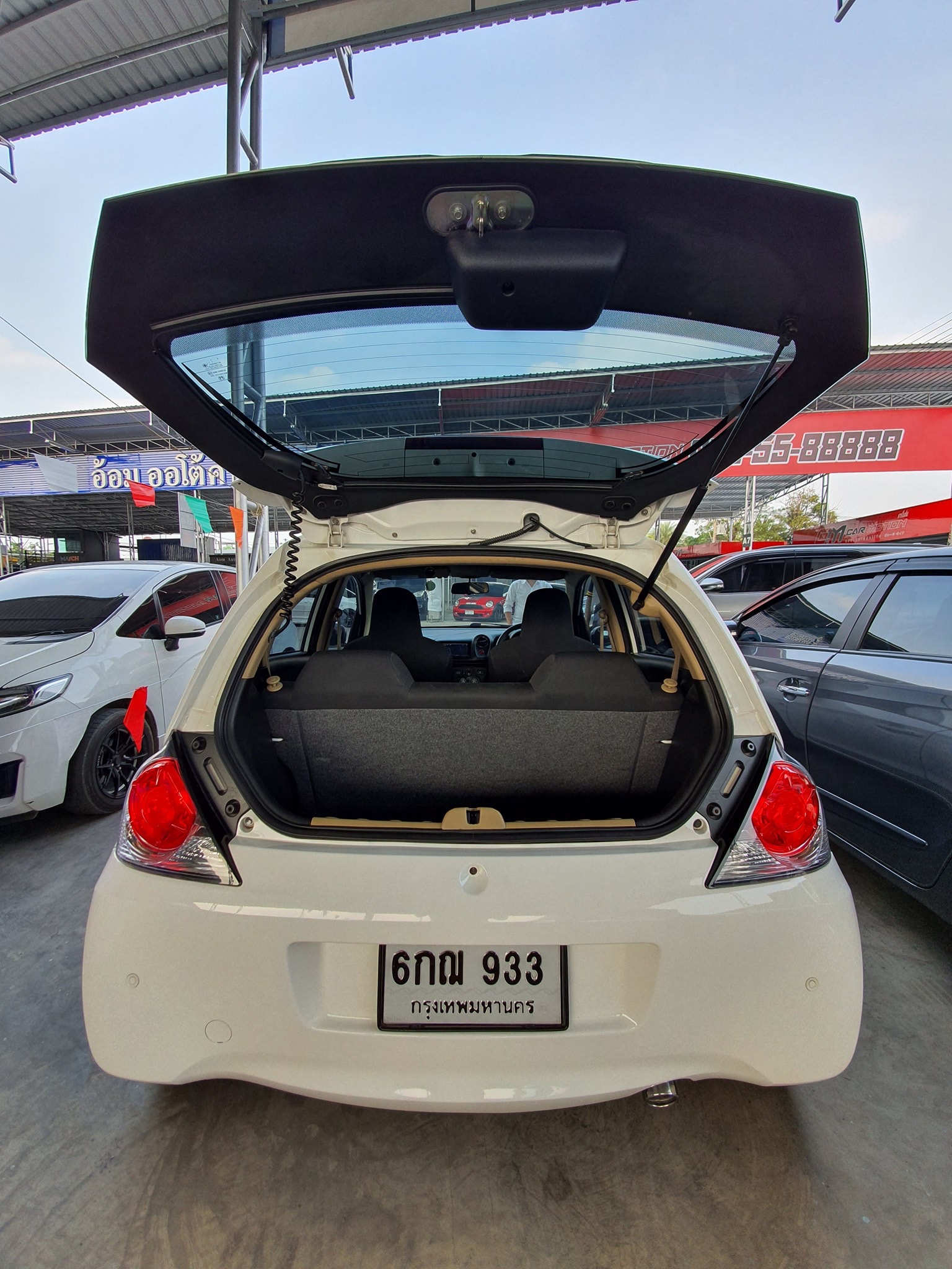 Honda Brio ปี 2013 สีขาว (รูปที่ 8)