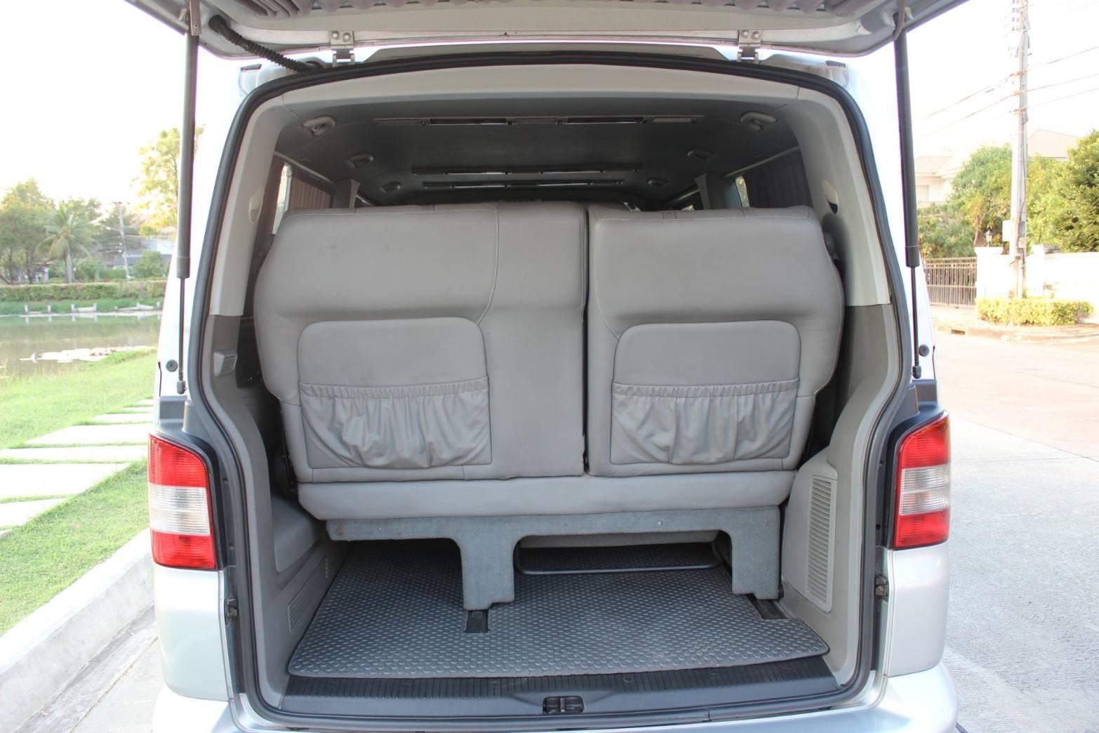Volkswagen Transporter (Caravelle) Caravelle ปี 2008 สีเงิน (รูปที่ 12)