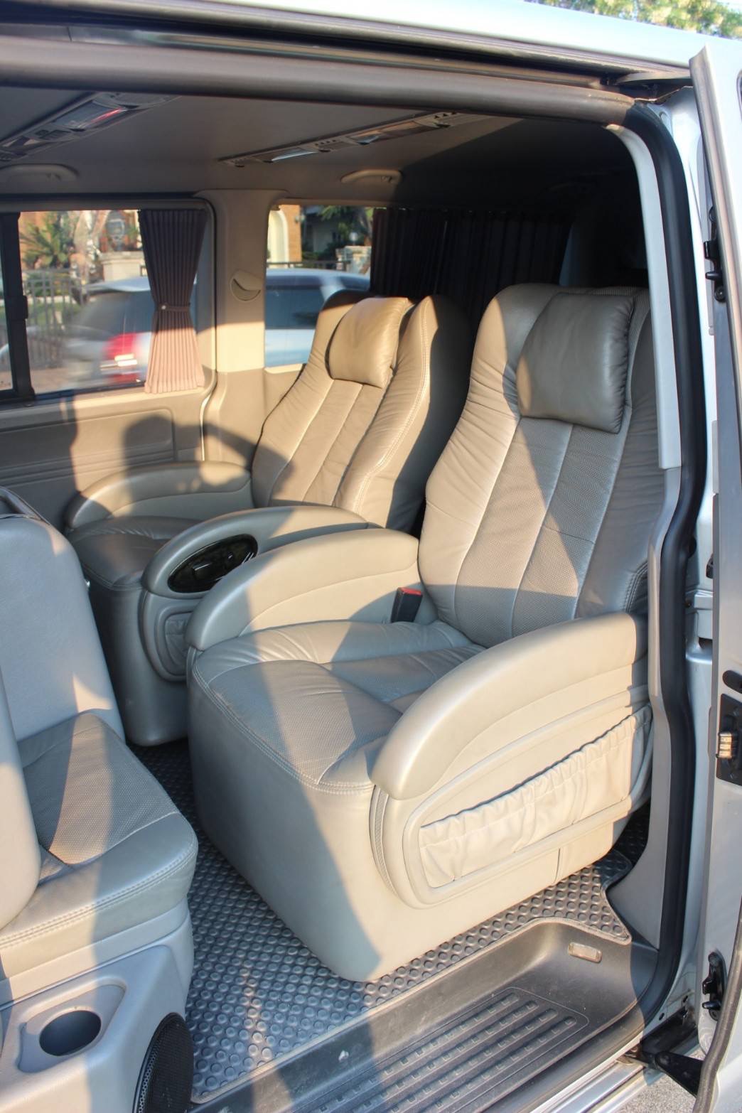 Volkswagen Transporter (Caravelle) Caravelle ปี 2008 สีเงิน (รูปที่ 3)