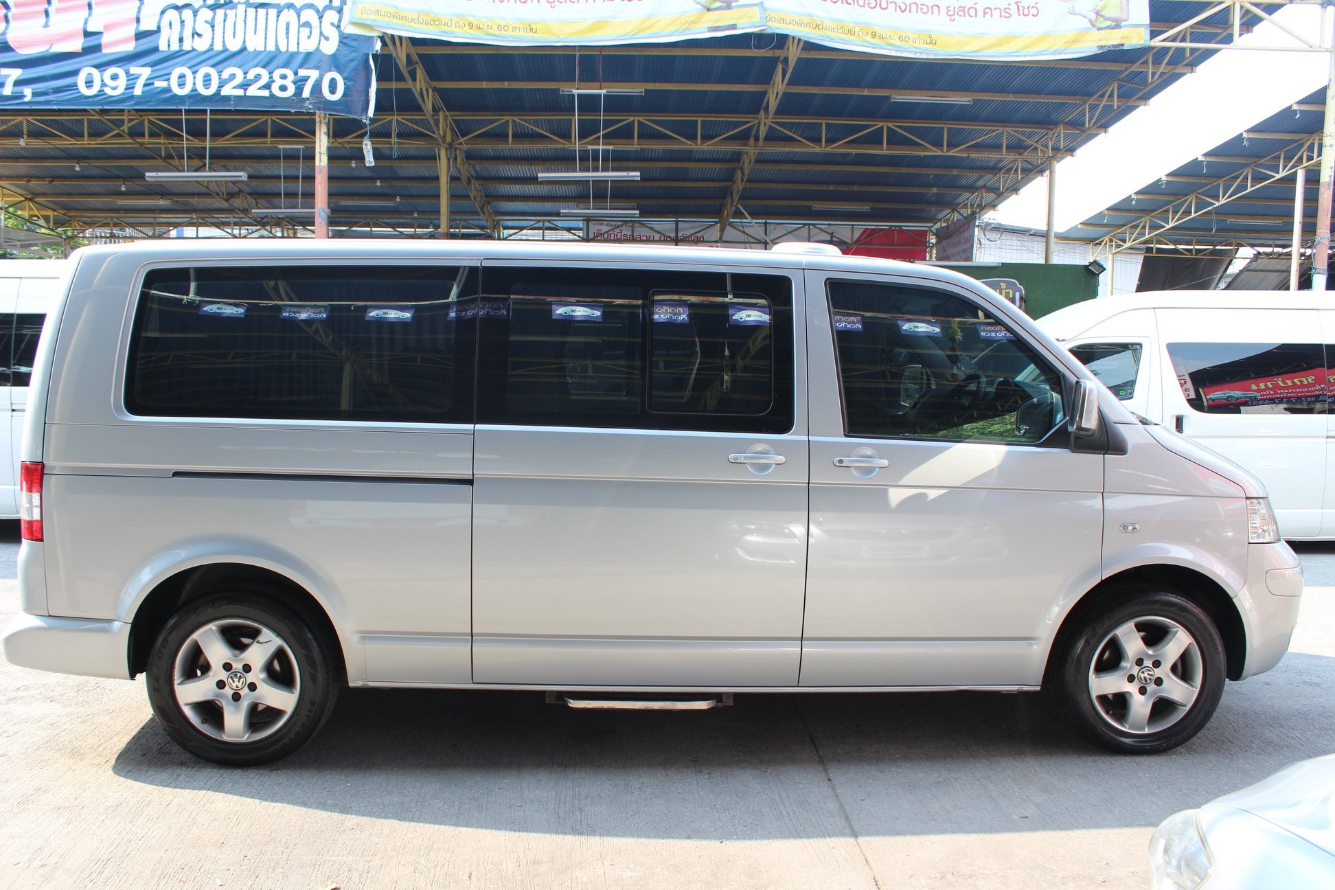 Volkswagen Transporter (Caravelle) Caravelle ปี 2008 สีเงิน