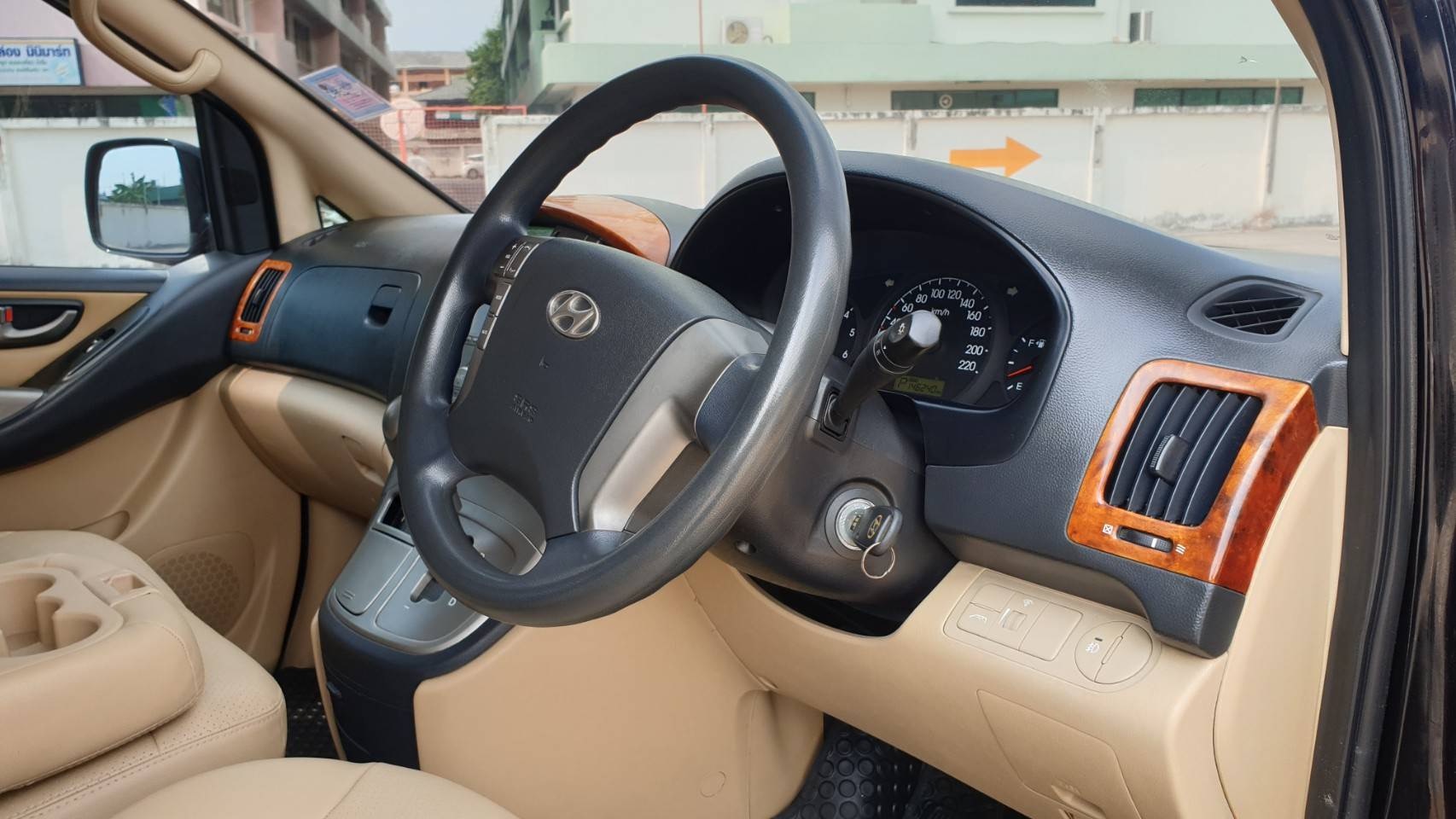 Hyundai H-1 ปี 2013 สีดำ (รูปที่ 7)