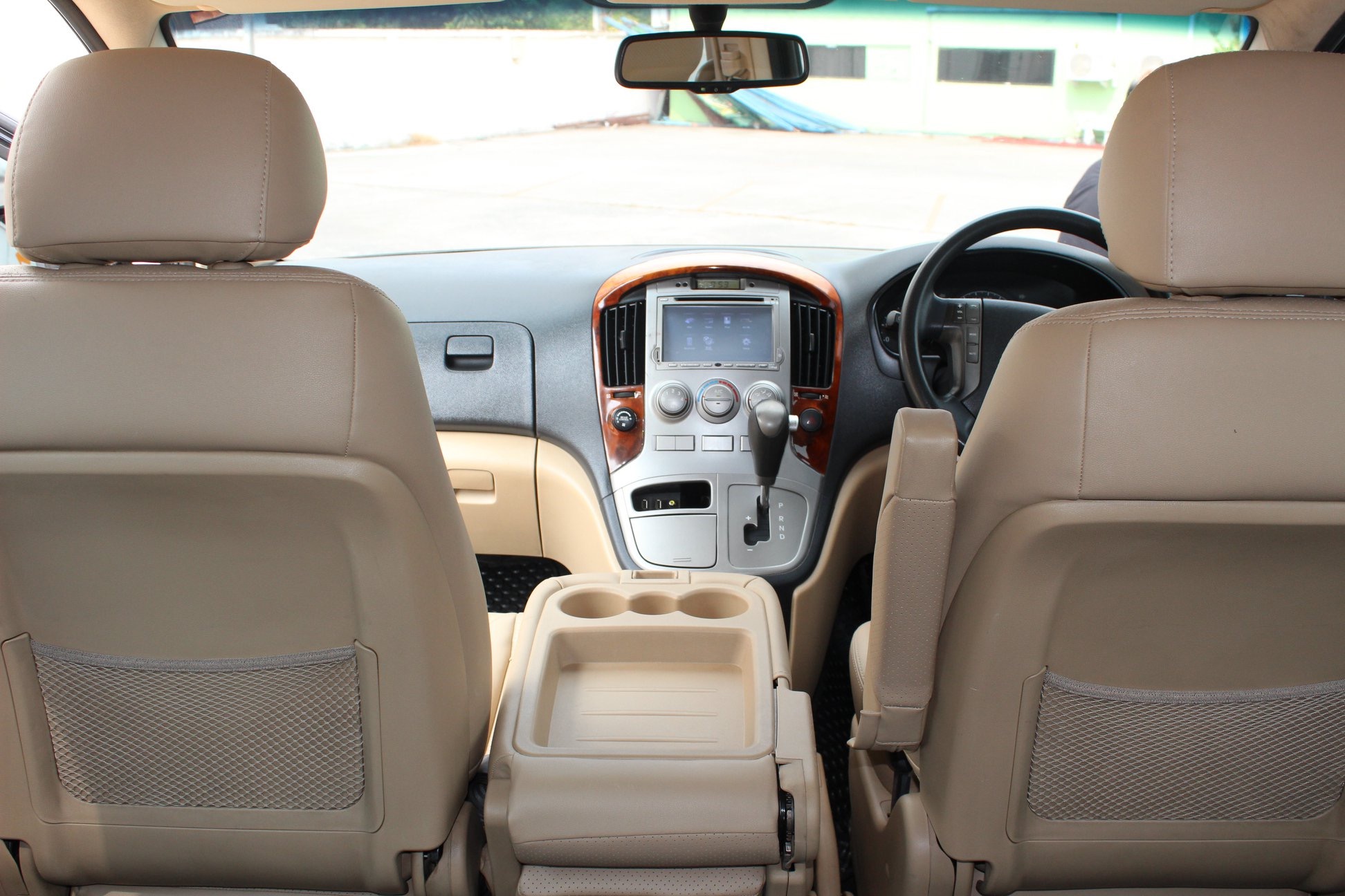 Hyundai H-1 ปี 2013 สีดำ (รูปที่ 6)