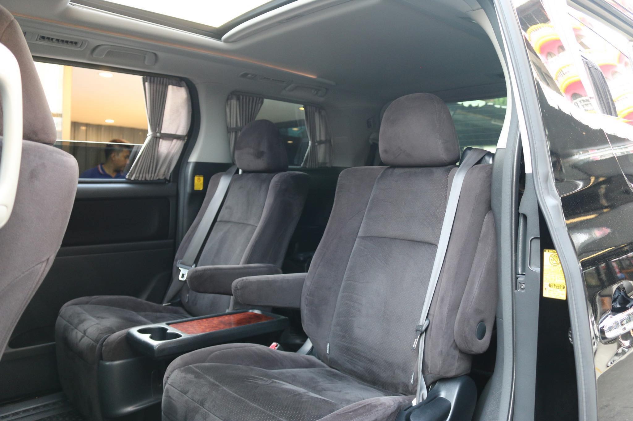 Toyota Vellfire ปี 2010 สีดำ (รูปที่ 14)