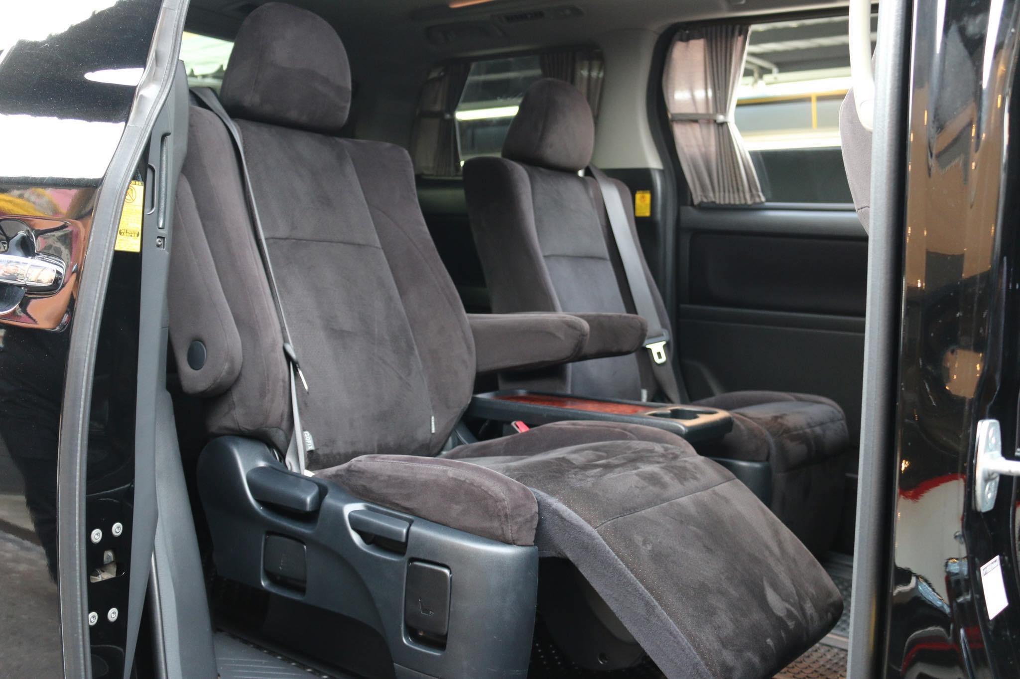 Toyota Vellfire ปี 2010 สีดำ (รูปที่ 13)