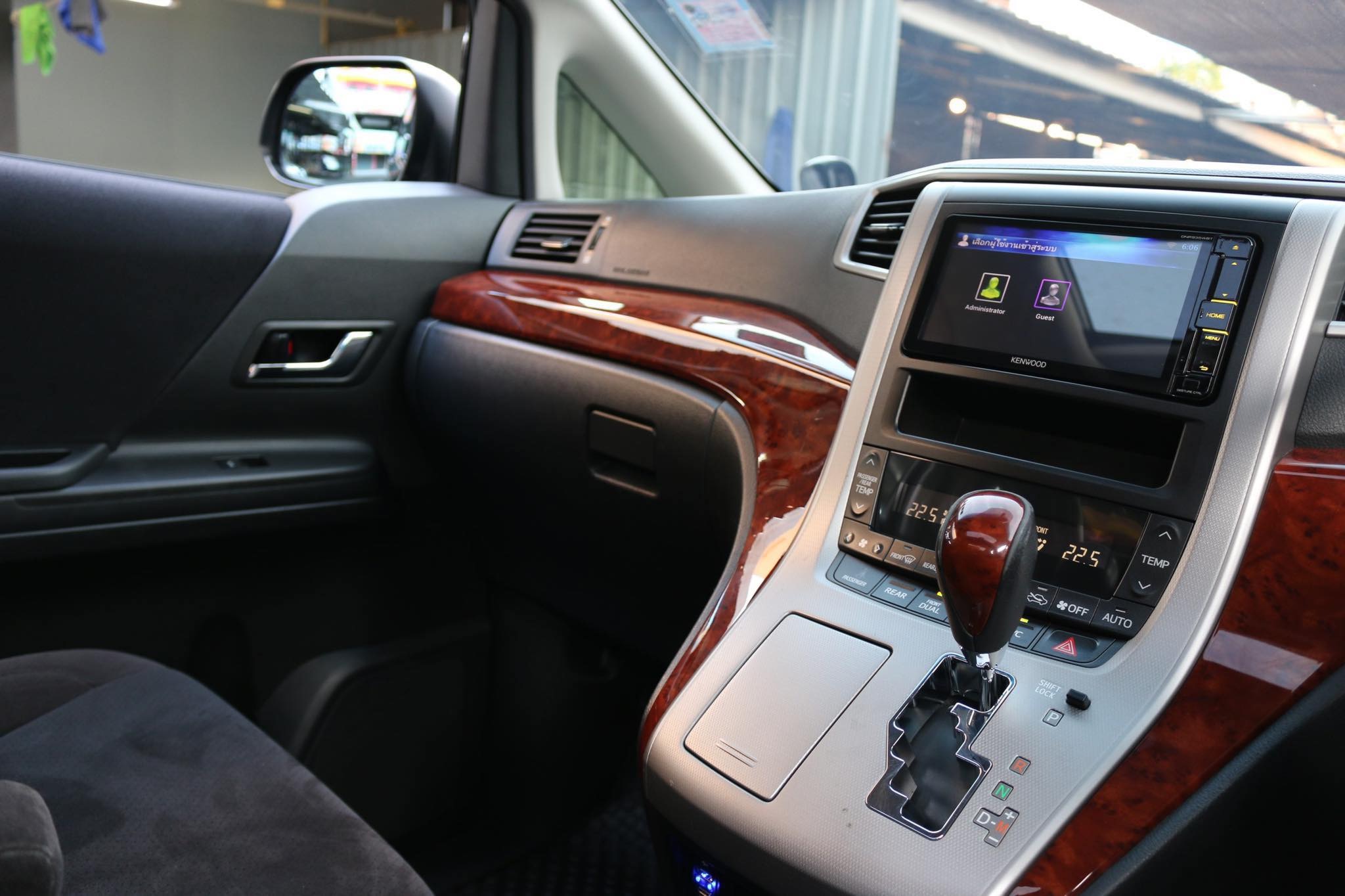Toyota Vellfire ปี 2010 สีดำ (รูปที่ 10)