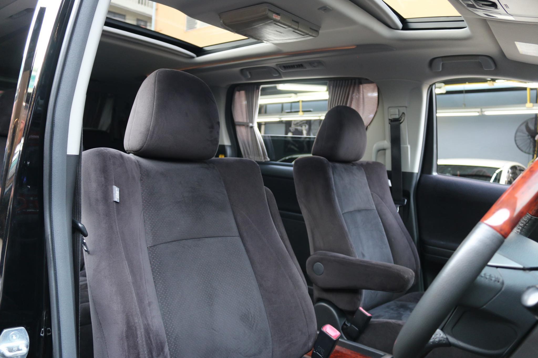 Toyota Vellfire ปี 2010 สีดำ (รูปที่ 12)