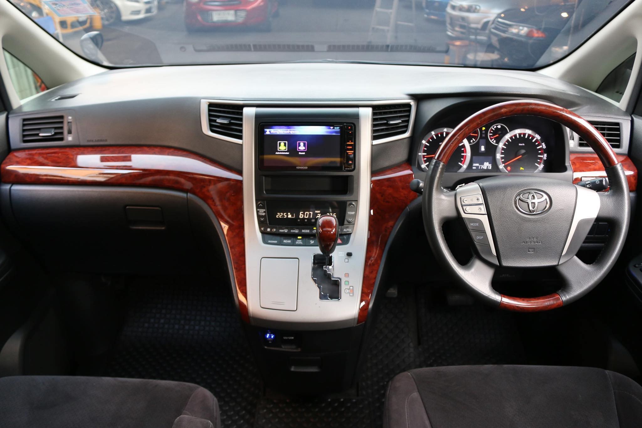 Toyota Vellfire ปี 2010 สีดำ (รูปที่ 9)