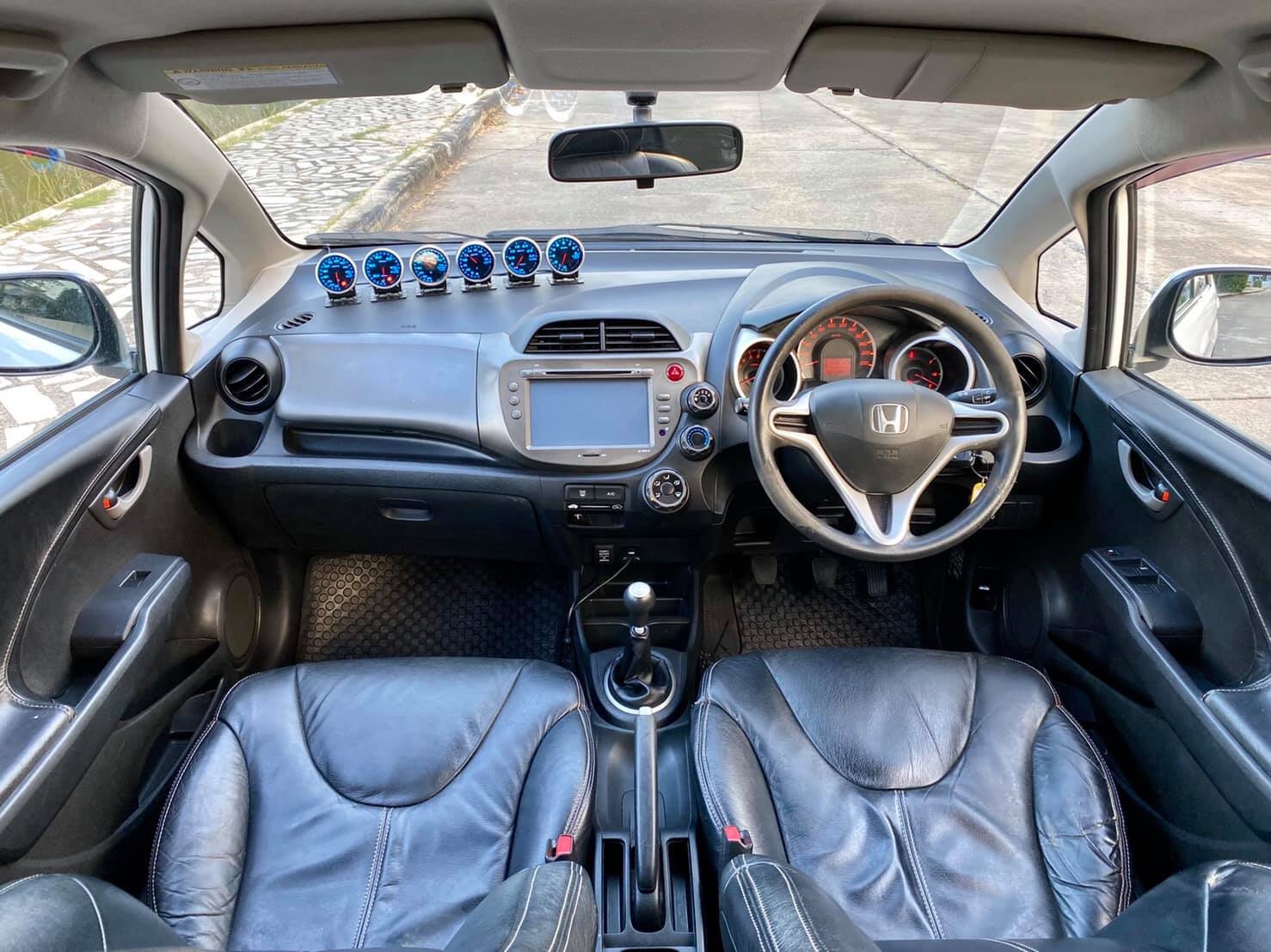 Honda Jazz GE ปี 2012 สีขาว (รูปที่ 12)