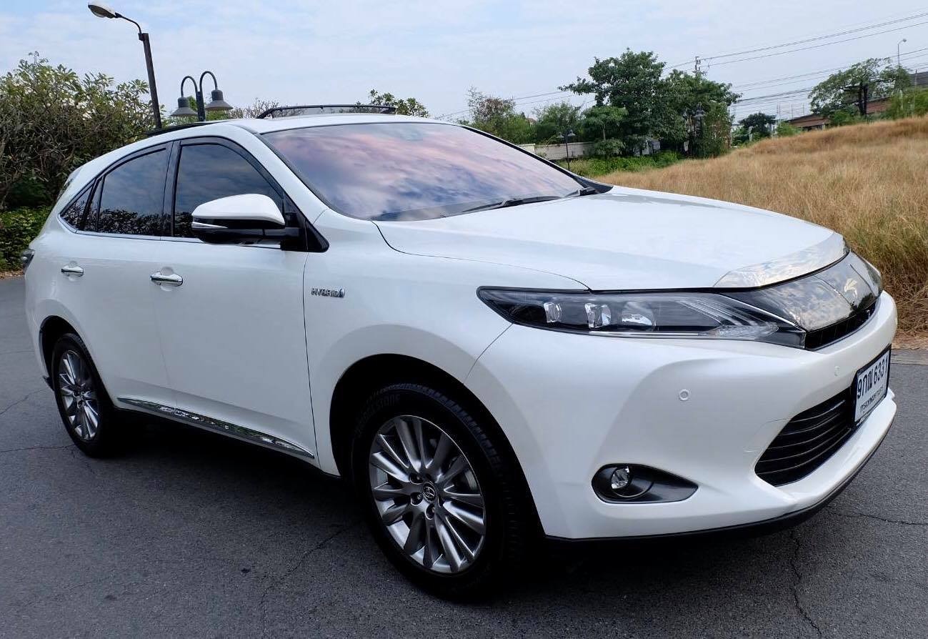 Toyota Harrier ปี 2015 สีขาว