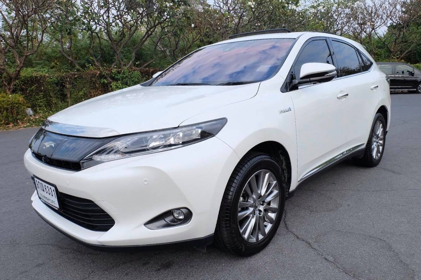 Toyota Harrier ปี 2015 สีขาว (รูปที่ 3)