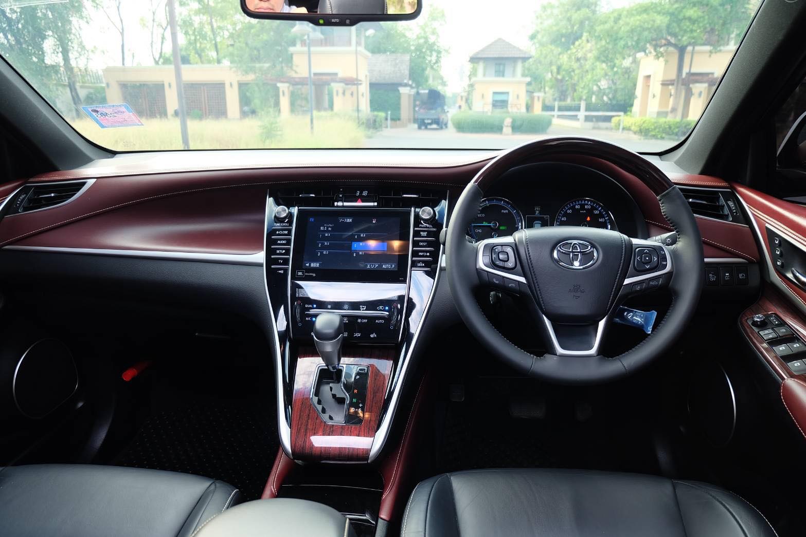 Toyota Harrier ปี 2015 สีขาว (รูปที่ 10)