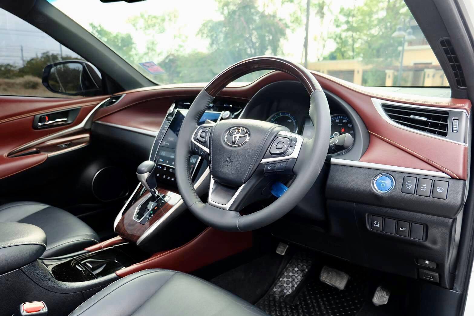 Toyota Harrier ปี 2015 สีขาว (รูปที่ 9)