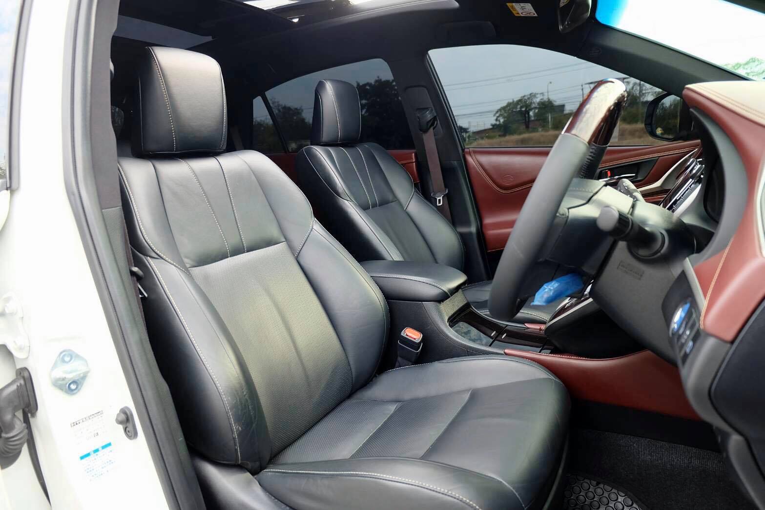Toyota Harrier ปี 2015 สีขาว (รูปที่ 12)