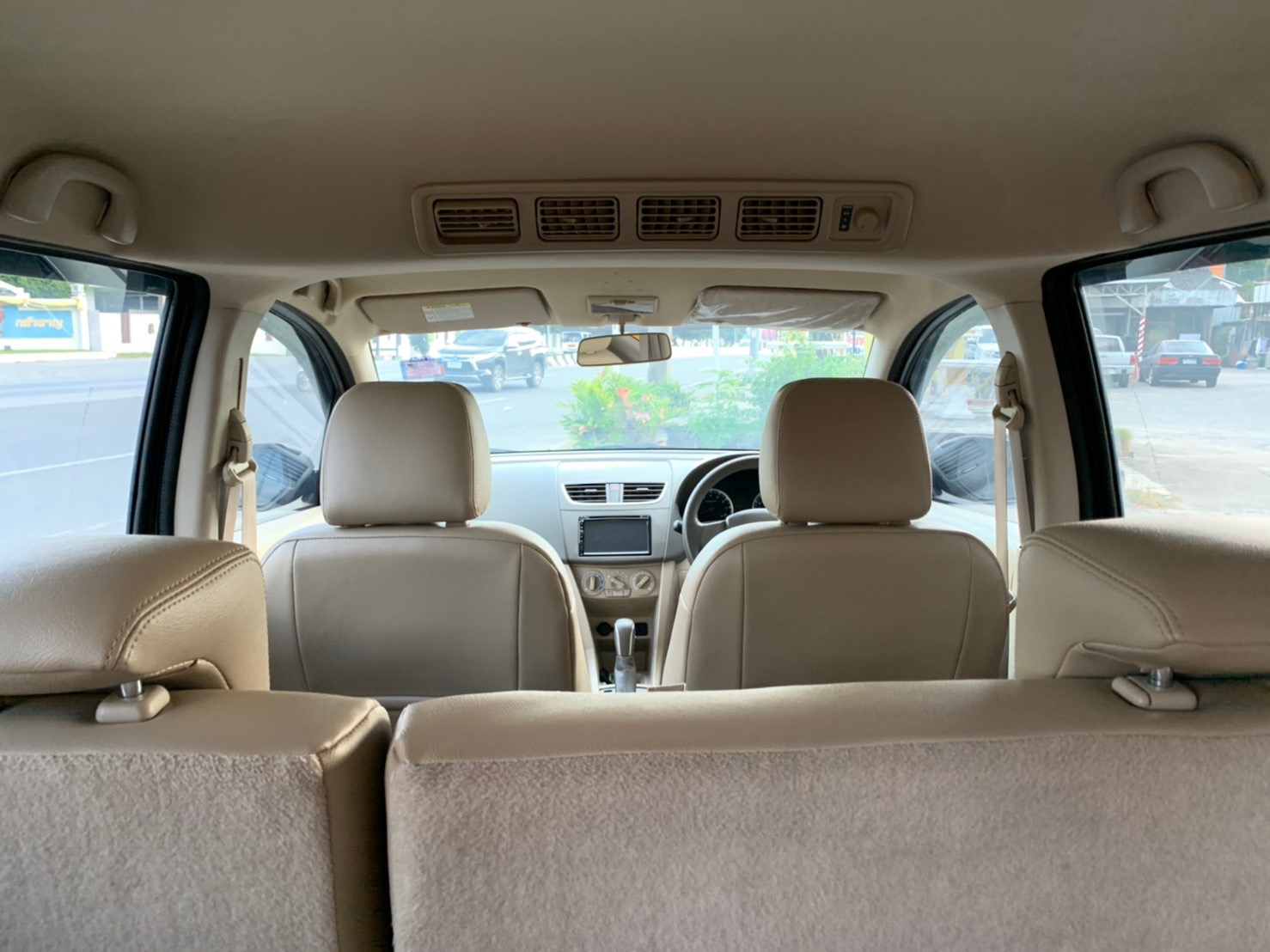 Suzuki Ertiga ปี 2017 สีดำ (รูปที่ 13)