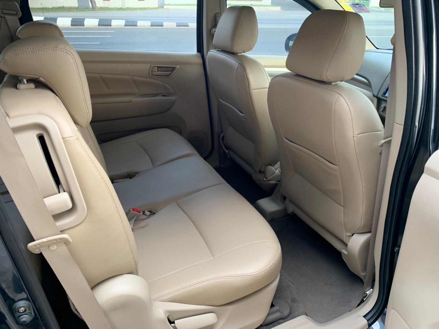 Suzuki Ertiga ปี 2017 สีดำ (รูปที่ 12)