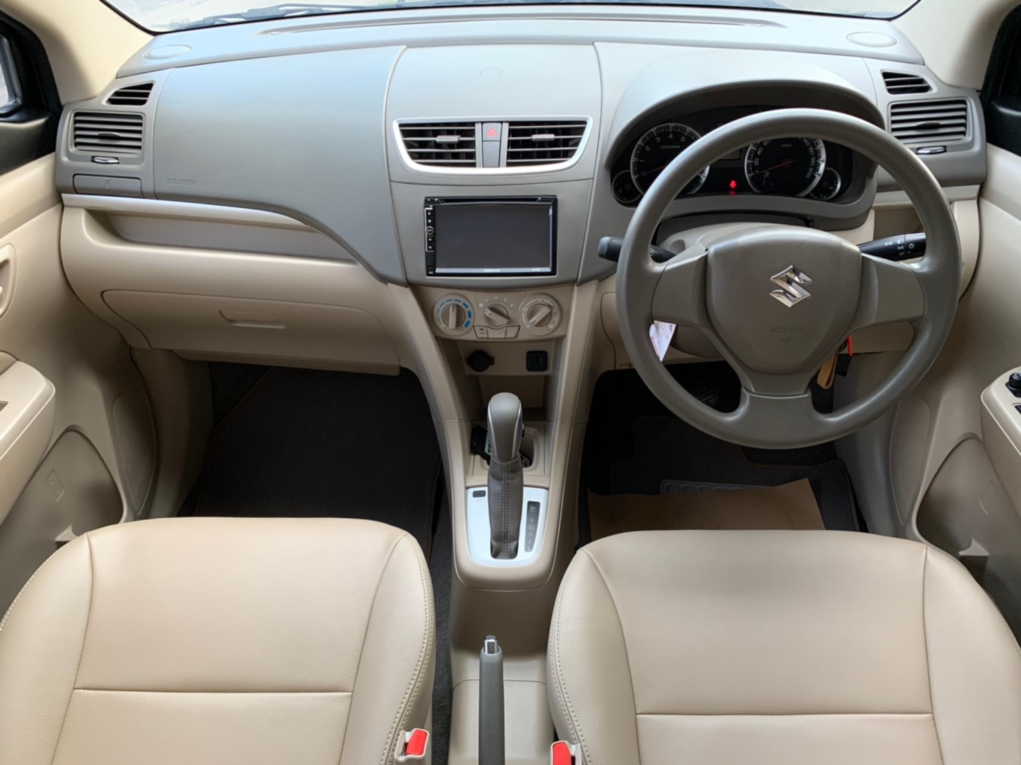 Suzuki Ertiga ปี 2017 สีดำ (รูปที่ 8)