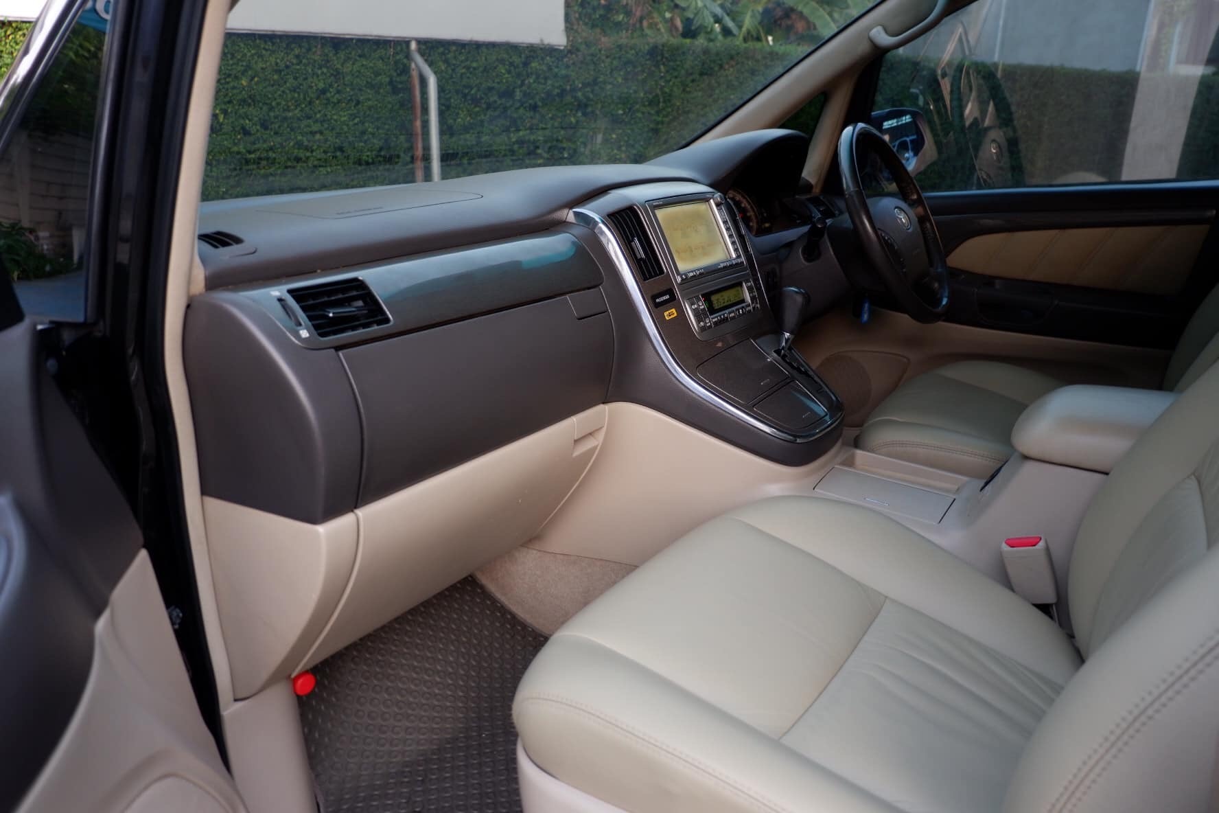 Toyota Alphard ปี 2007 สีดำ (รูปที่ 12)