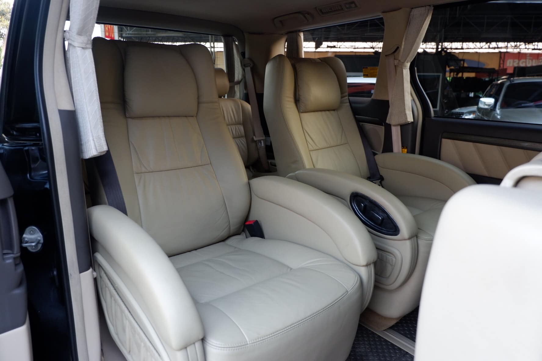 Toyota Alphard ปี 2007 สีดำ (รูปที่ 9)