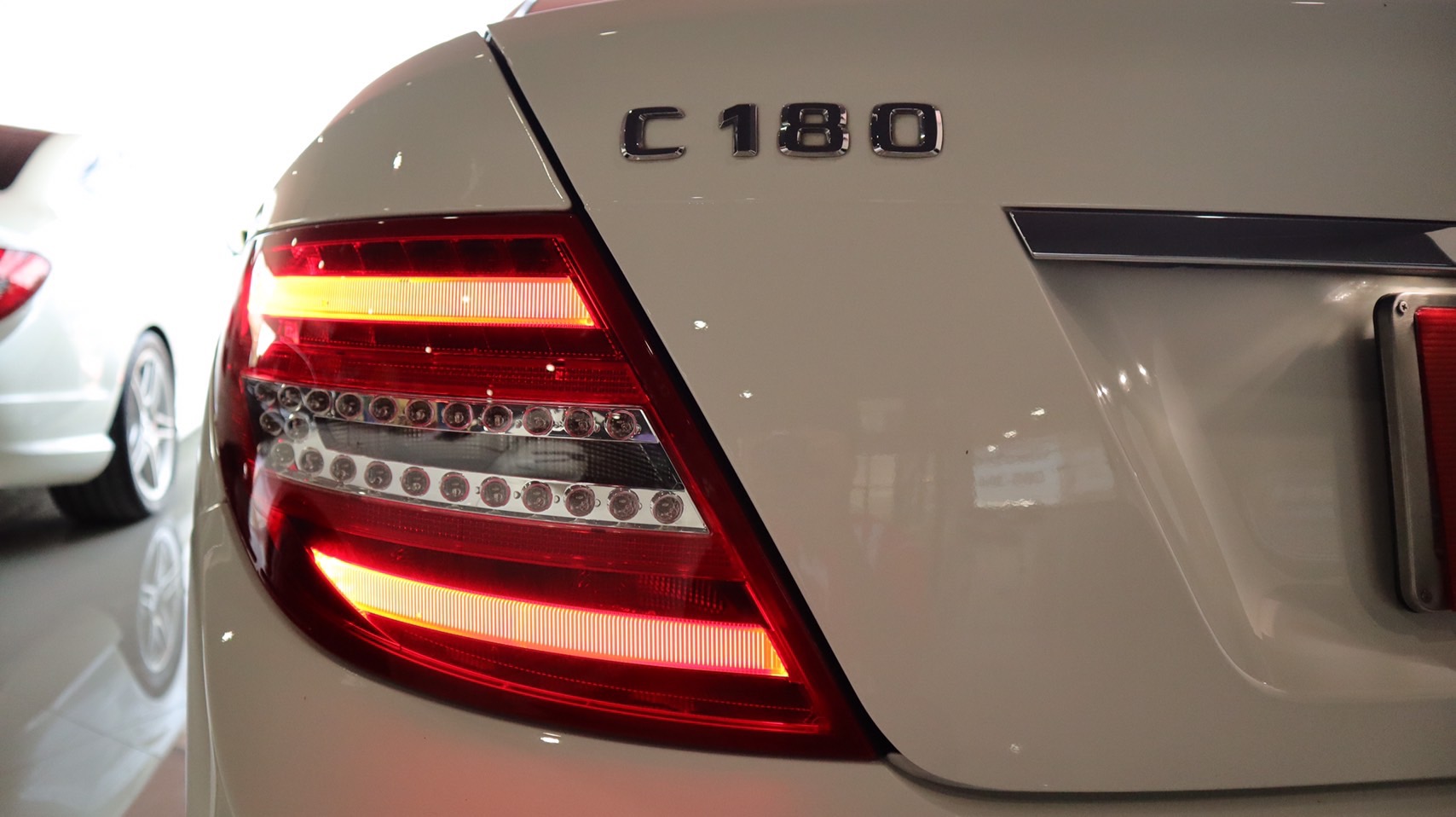 Mercedes-Benz C-Class C204 C180 ปี 2013 สีขาว (รูปที่ 8)