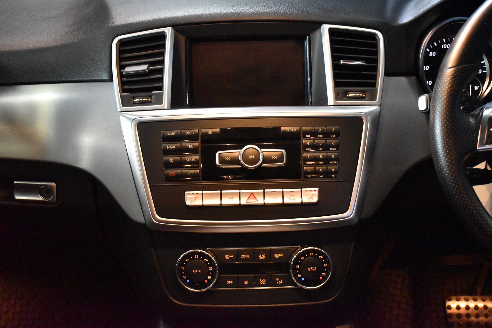 Mercedes-Benz M-Class W166 ML250 ปี 2012 สีขาว (รูปที่ 15)