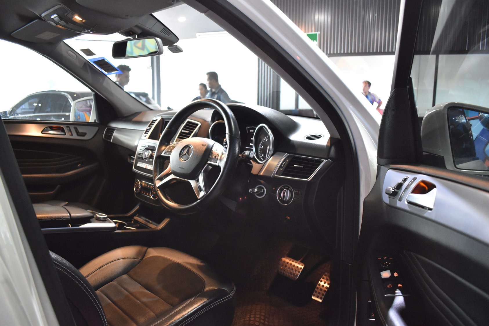 Mercedes-Benz M-Class W166 ML250 ปี 2012 สีขาว (รูปที่ 8)