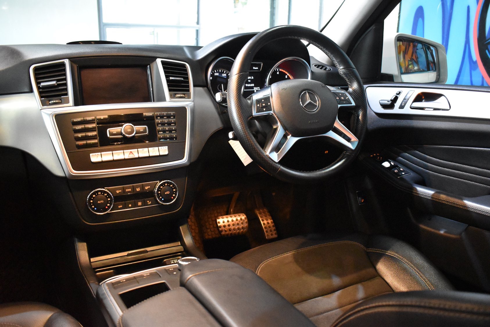 Mercedes-Benz M-Class W166 ML250 ปี 2012 สีขาว (รูปที่ 10)
