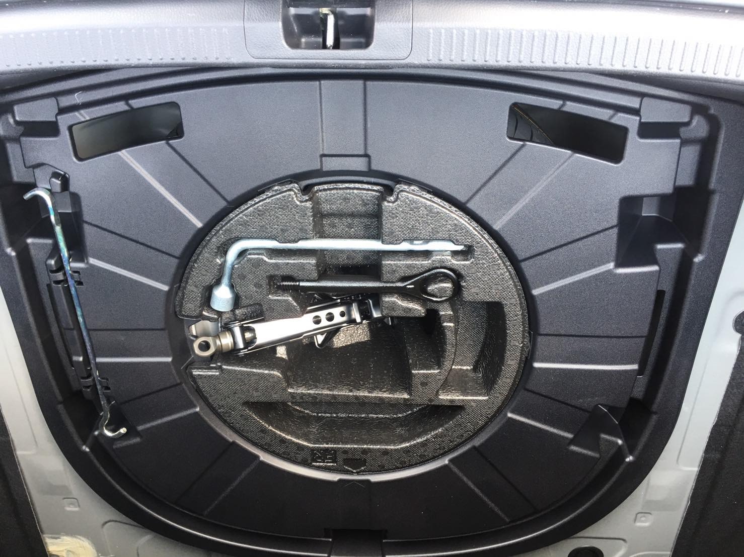 TOYOTA E CAMRY 2.5 HV Premium AT (รูปที่ 18)