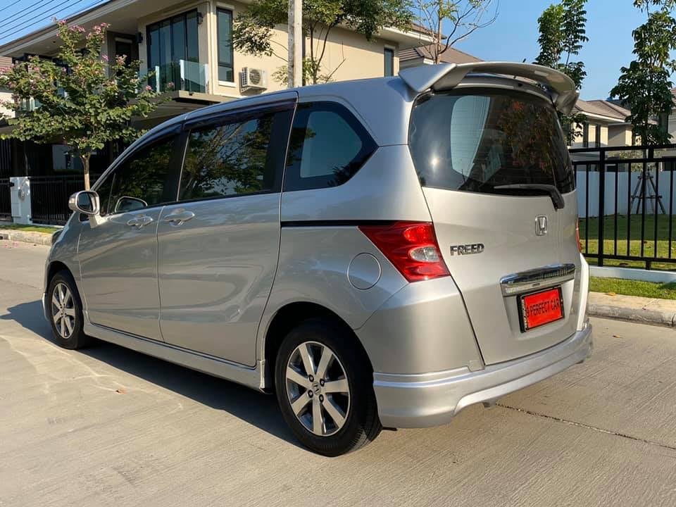Honda Freed ปี 2011 สีเงิน (รูปที่ 4)