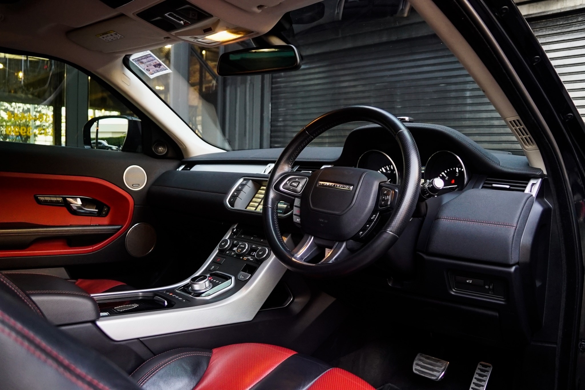 Land Rover Range Rover ปี 2011 สีดำ (รูปที่ 8)