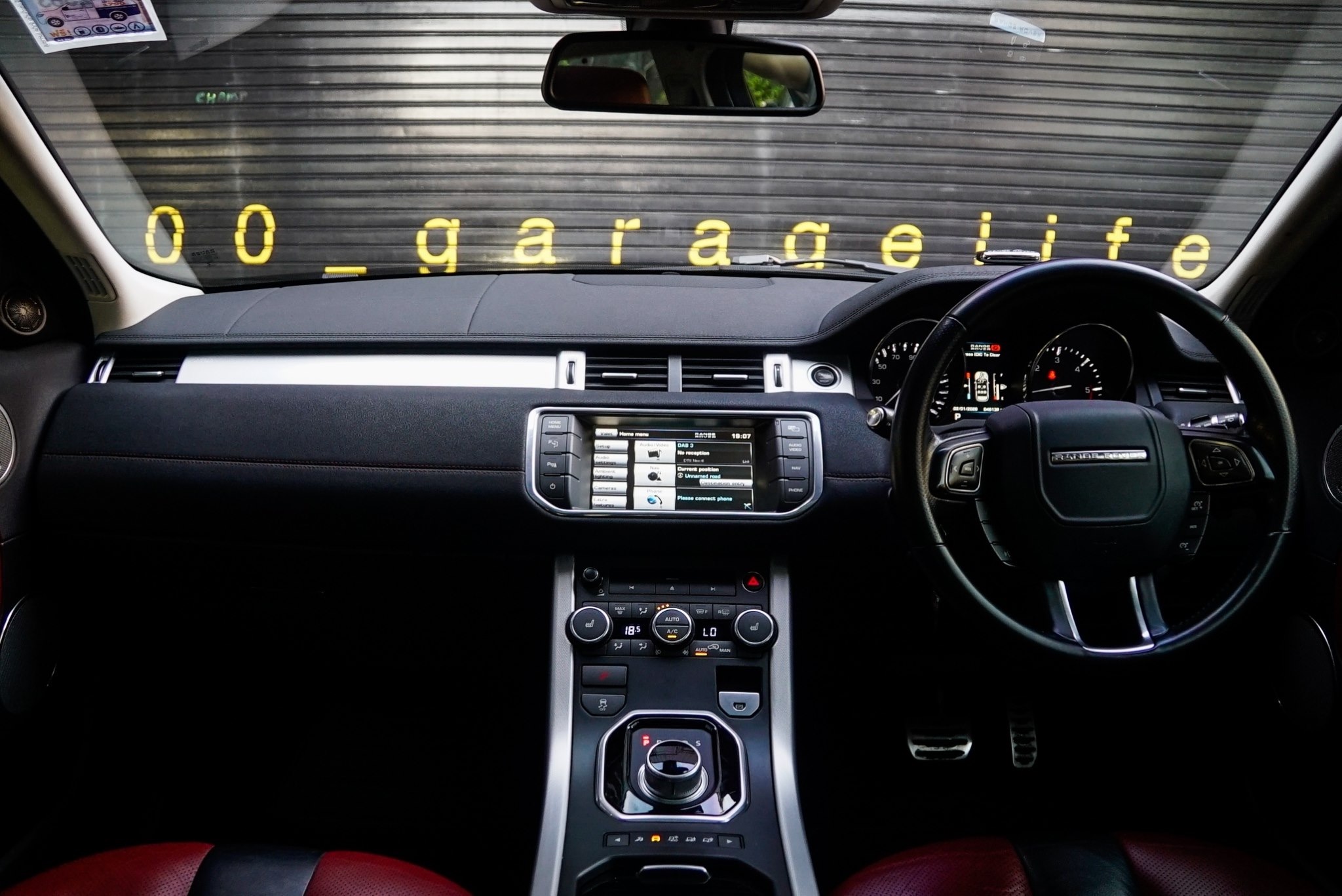 Land Rover Range Rover ปี 2011 สีดำ (รูปที่ 9)